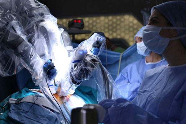 国产骨科手术机器人成功突破脊柱外科手术“禁区”：操作精度0.8毫米
