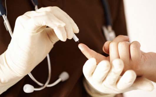 rHEALTH开发便携式健康设备：只需一滴血就可诊断数百种疾病