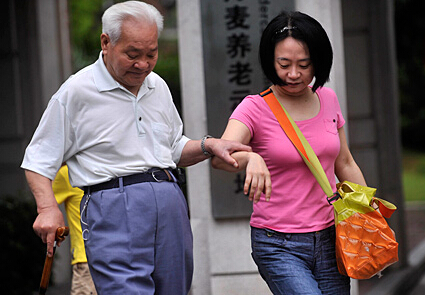 父亲节说医养 上海强化社区卫生服务中心与养老机构的联姻