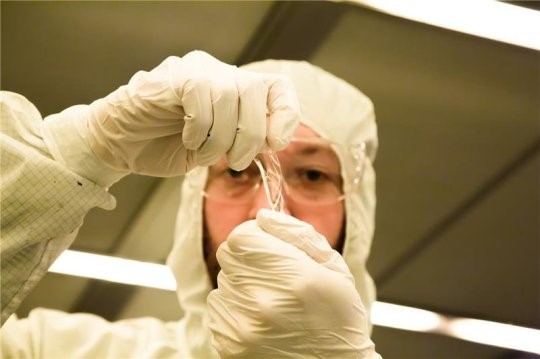 澳大利亚科研人员研制出可检测致命气体和紫外辐射的柔性传感器