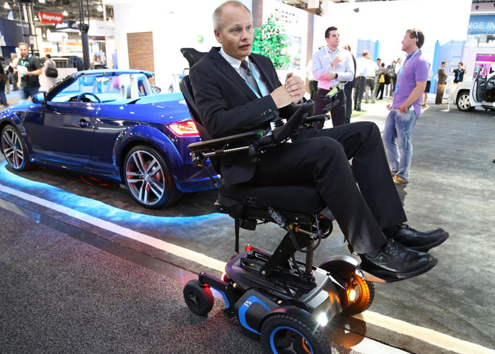 这款“智能轮椅”有点酷：既能发送健康警报又会发送维修通知