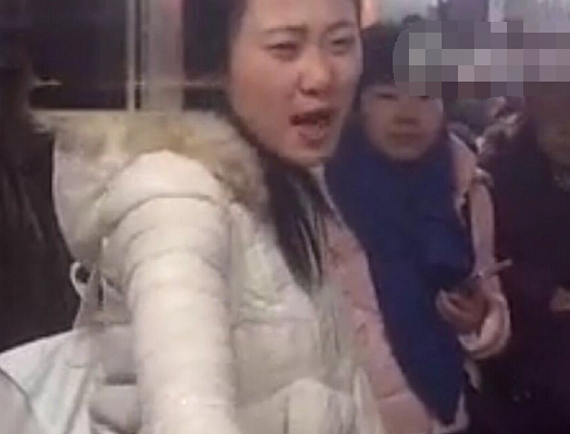 女子怒斥医院黄牛视频刷爆朋友圈，广安门中医院回应