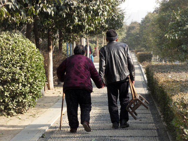 中国失能老年人4年后达4200万，空巢老人将过亿，每天千名老人走失