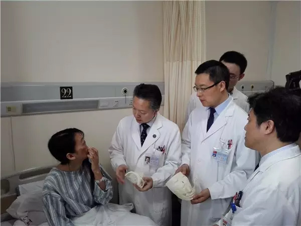厉害了！上海医生首次实施“中国式换脸术” 让27岁女孩有脸见人