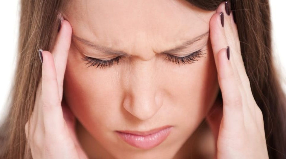 头痛不吃药！科学家发明可减轻头痛的入耳式设备