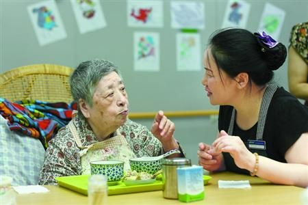 国家卫健委医政医管局副局长焦雅辉：未来老人照护的主体应是社区和家庭