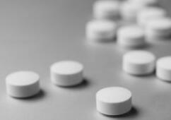 重磅炸弹式药物时代结束？113个全球新药上市，制药巨头都看好什么领域？