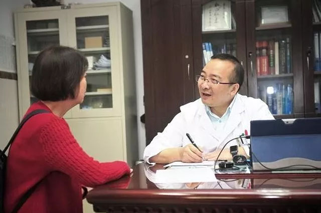 7家医疗AI公司进入重医附一院，其放射科主任表示医疗影像AI应落脚于服务临床医生