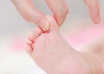 世界首例“线粒体移植婴儿”广州出院