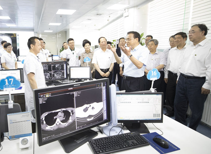 李克强参观银川智慧互联网医院，鼓励建立“互联网+医疗健康”示范区