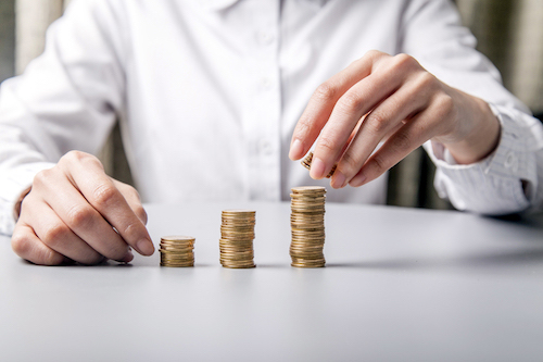 一线明星一年赚的钱，医生大概需要工作3000年才能挣到