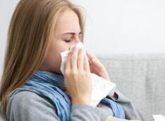 在药店，感冒药卖了290亿