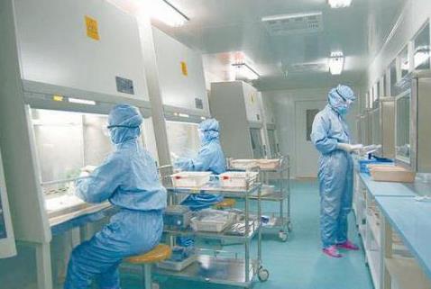 三甲医院的物流配送体系，正在被这些行李箱一般的机器人替代