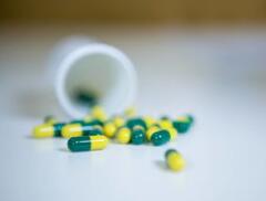 抗菌药风雨六载，中国限抗VS美国促抗的背后……