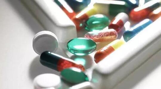 含可待因感冒药，18岁以下禁用