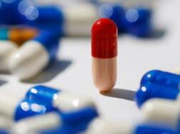 新药灵不灵，要看跟谁比