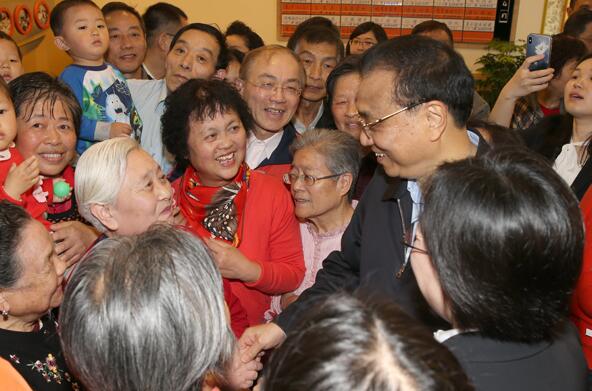 李克强要求医养结合项目“一个窗口”办理：不能再让市场主体跑来跑去