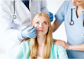 新氧大数据显示2.8%城市占据53.7％医美医生，咋找靠谱好医？