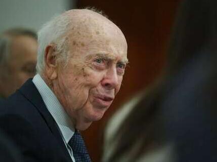 “DNA之父”詹姆斯•沃森再次发表种族言论，被冷泉港实验室取消所有荣誉头衔！