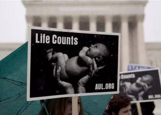 一纸计生新规，美国数万女性将失去避孕保障