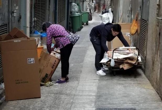 女子医院捡“废品”卖了9元，却被判赔近8万