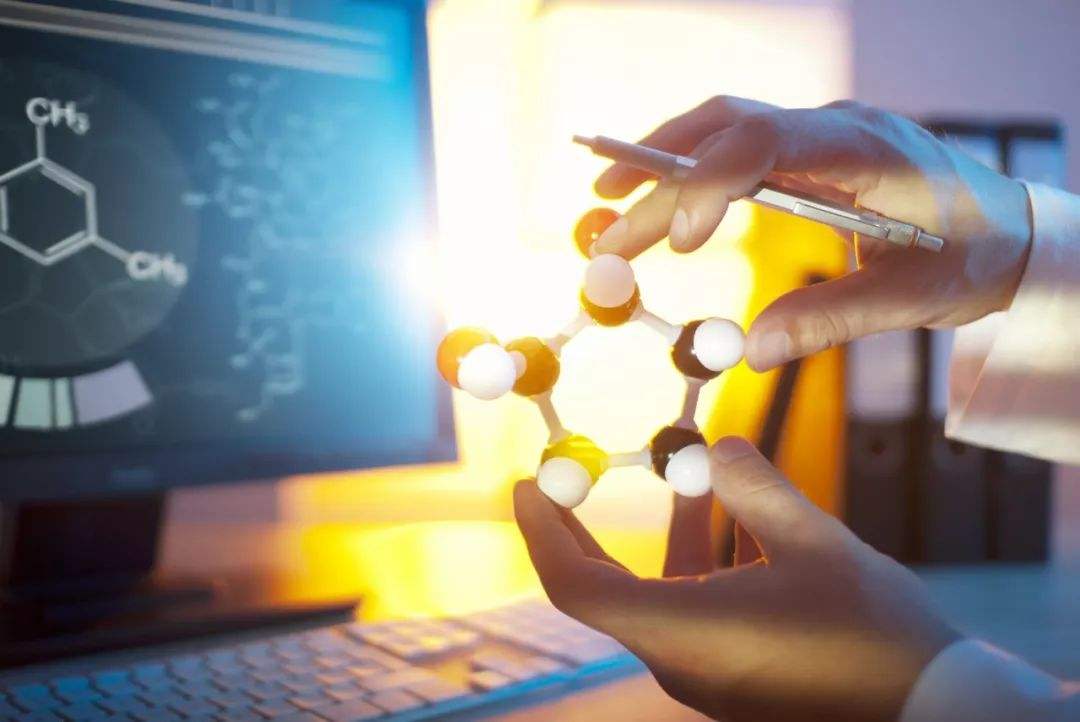 两会声音丨部分药价超预期跌九成，代表吁药企理性应对药品带量采购政策