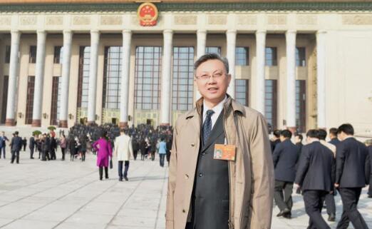 人大代表张斌：促进医保实现全国一卡通，解异地报销难