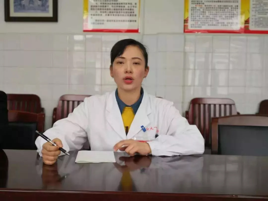 医生高铁上救人却被索要医师证：铁路部门道歉，当事人回应