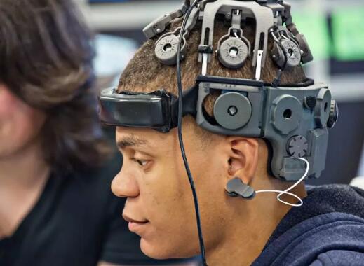 Nature今发表脑机接口领域重大突破：华裔教授成功解码脑电波，并合成语音