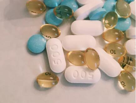 医院6.6元药店45元，西安大妈扎堆医院买低价药！“4+7”影响显现？