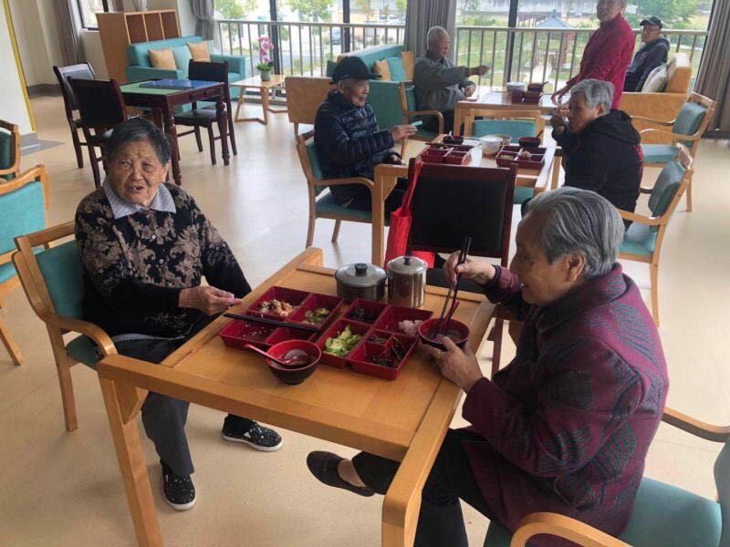 国企投建、民政承租、养老服务企业运营，杨浦这样把老厂房变成养老院