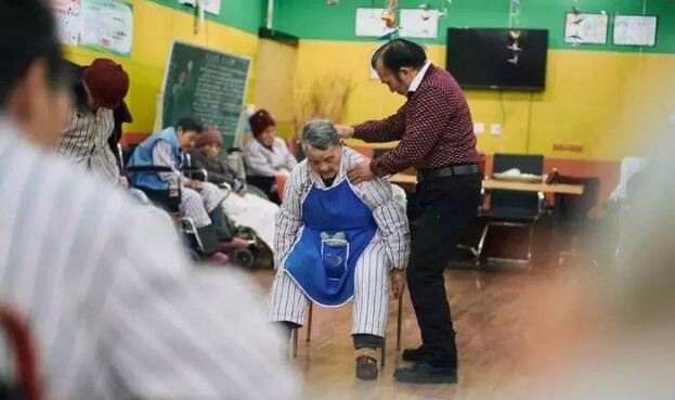 走向生命尽头：临终关怀医院里的30000名老人