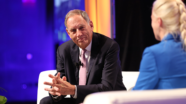 前克利夫兰诊所CEO托比·卡斯格拉夫谈论人工智能、数据爆炸和加入谷歌