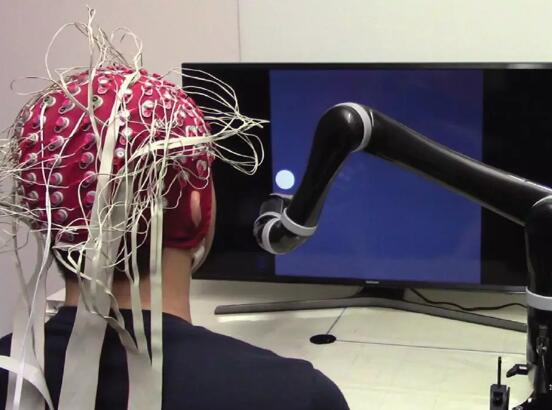 脑机接口新突破：首款无创脑控机器人手臂诞生
