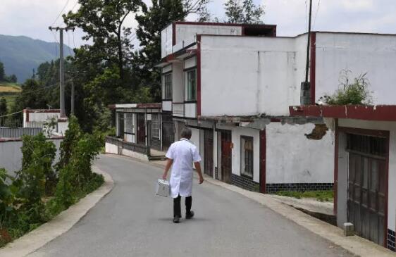 村医的出路：乡镇卫生院吸纳将推动农村医疗服务整合