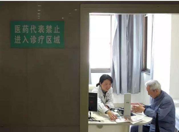 男子假冒知名药企销售代表，诈骗各地药商30余万元