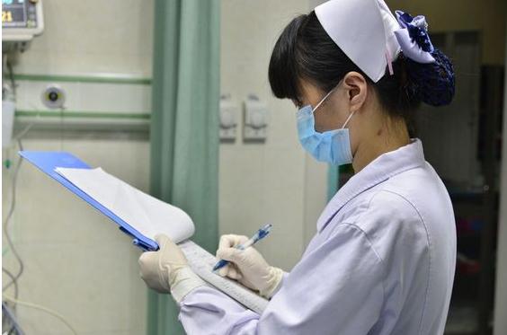 护理市场缺口300万，仅7%的护士满意薪酬！中国护士生存现状披露