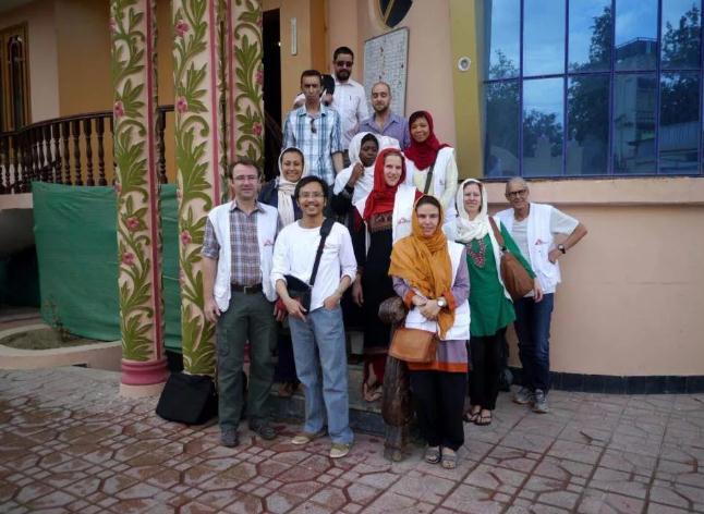 无国界医生战地实录：交火双方伤员同时救，进医院先缴械