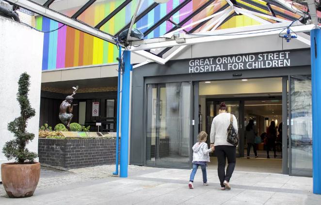 与高医疗水平的美国相比，为什么中国人更喜欢去英国看病？