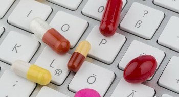 医药电商上演“三国演义” 药企借势开拓院外市场正当其时