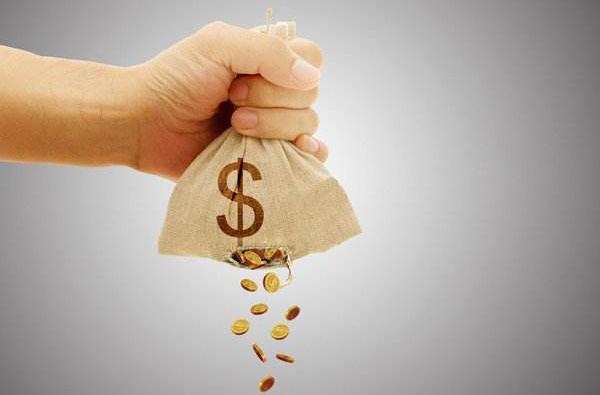 企13亿“爆雷”！今年7家首亏 两家或超10亿