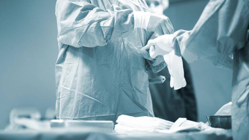 一个在急诊室值班的医生会经历些什么？