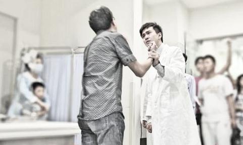 在分析16个国家的法规政策后，我们看到了治理医疗暴力的“金字塔”模型