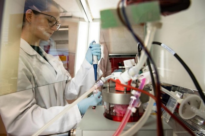 芬兰研究人员研发出鼻喷雾剂式新冠疫苗