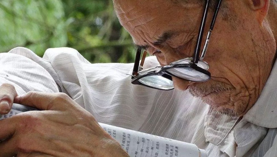 又一款老花眼滴眼液获批，市场有待检验