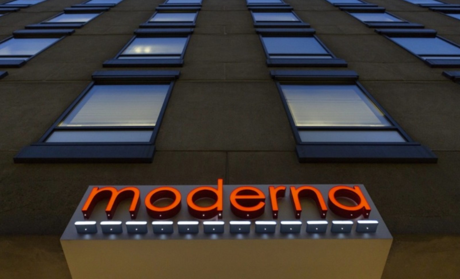 Moderna大涨177%，云顶新耀最高涨75%
