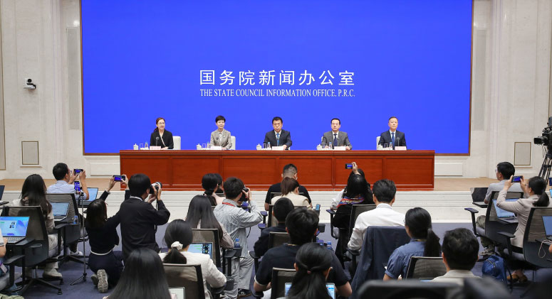 未来五年，扩大优质医学本科和硕士招生规模，全面落实适龄女童HPV疫苗的免费接种